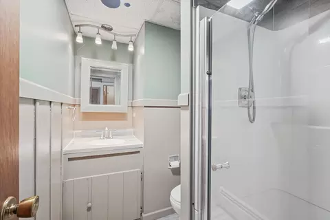 Bath - 814 Pinecrest Dr, Rantoul, IL 61866 photo 2 of 2