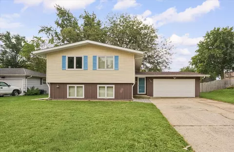 Exterior - 814 Pinecrest Dr, Rantoul, IL 61866 photo 2 of 8