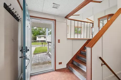 Entry Way - 814 Pinecrest Dr, Rantoul, IL 61866 photo 2 of 6
