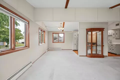 Living - 814 Pinecrest Dr, Rantoul, IL 61866 photo 9 of 11