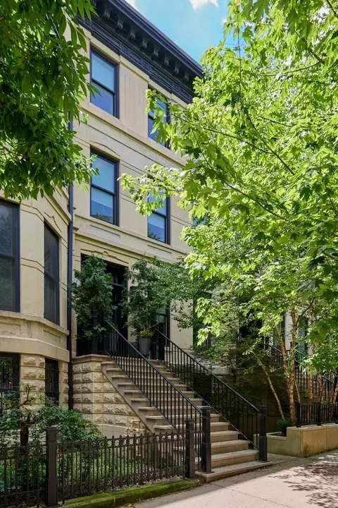 353 W Belden Ave, Chicago, IL 60614