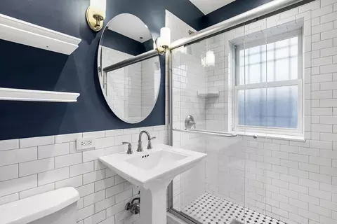 Bath - Undisclosed, Chicago, IL 60657 photo 1 of 1