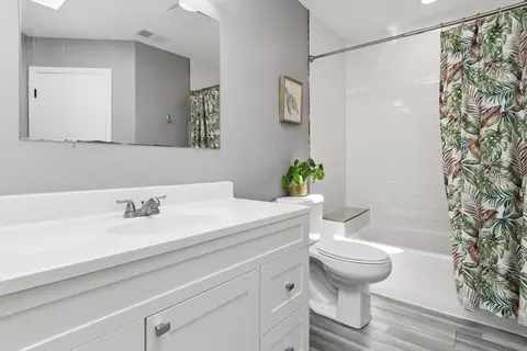 Bath - 2285 Reflections Dr #A, Aurora, IL 60502 photo 2 of 2