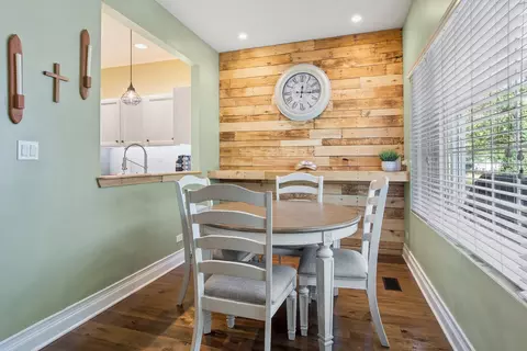 Dining - 2285 Reflections Dr #A, Aurora, IL 60502 photo 2 of 2