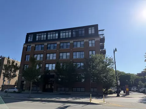 2911 N Western Ave #111, Chicago, IL 60618