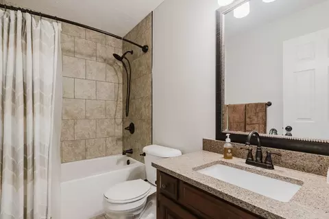 Bath - 5 Cobblestone Ct, Bloomington, IL 61704 photo 4 of 4