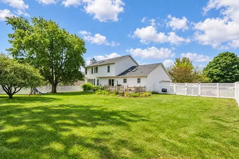 Exterior - 5 Cobblestone Ct, Bloomington, IL 61704 photo 7 of 11