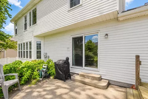 Exterior - 5 Cobblestone Ct, Bloomington, IL 61704 photo 6 of 11