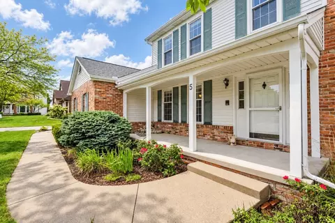 Exterior - 5 Cobblestone Ct, Bloomington, IL 61704 photo 2 of 11