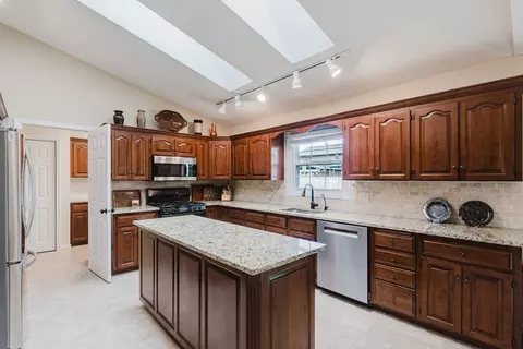 Kitchen - 5 Cobblestone Ct, Bloomington, IL 61704 photo 2 of 6