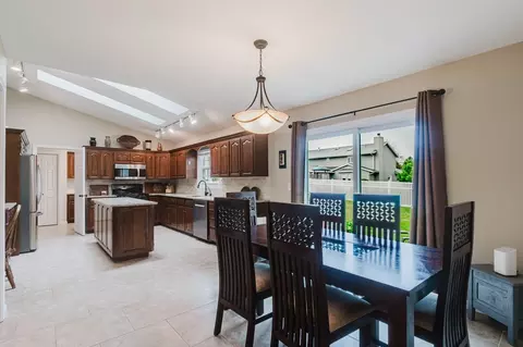 Dining - 5 Cobblestone Ct, Bloomington, IL 61704 photo 3 of 4