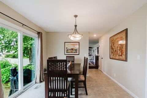 Dining - 5 Cobblestone Ct, Bloomington, IL 61704 photo 4 of 4
