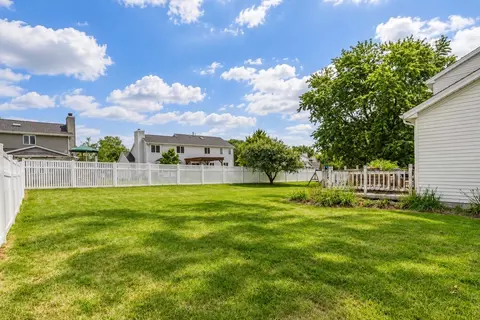 Exterior - 5 Cobblestone Ct, Bloomington, IL 61704 photo 9 of 11