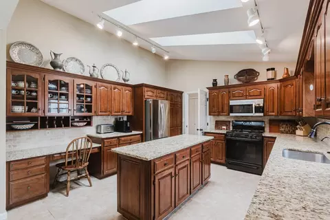 Kitchen - 5 Cobblestone Ct, Bloomington, IL 61704 photo 3 of 6