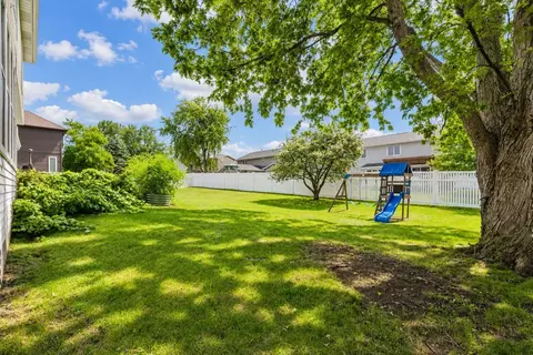 Exterior - 5 Cobblestone Ct, Bloomington, IL 61704 photo 10 of 11