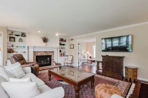 Living - 5 Cobblestone Ct, Bloomington, IL 61704 photo 1 of 4