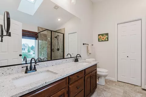 Bath - 5 Cobblestone Ct, Bloomington, IL 61704 photo 3 of 4
