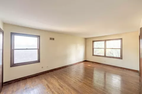Living - 1609 Barry Ln, Glenview, IL 60025 photo 3 of 3