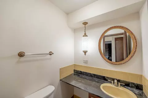 Bath - 1609 Barry Ln, Glenview, IL 60025 photo 1 of 3