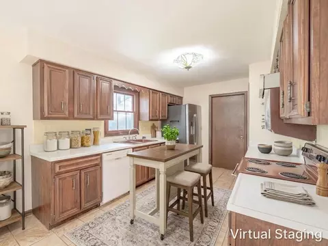 Kitchen - 1609 Barry Ln, Glenview, IL 60025 photo 1 of 2