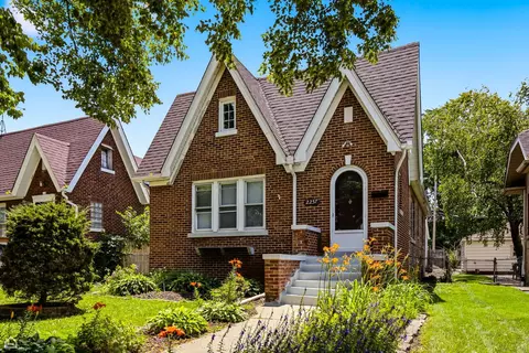 2257 Orchard St, Blue Island, IL 60406