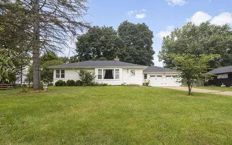 40 W754 Route 64 Hwy, Wasco, IL 60183