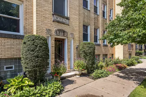 6142 N Hamilton Ave #2N, Chicago, IL 60659