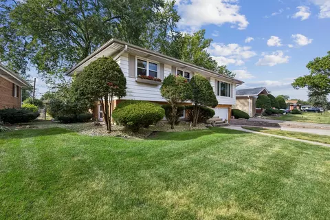 541 E 166th Pl, South Holland, IL 60473