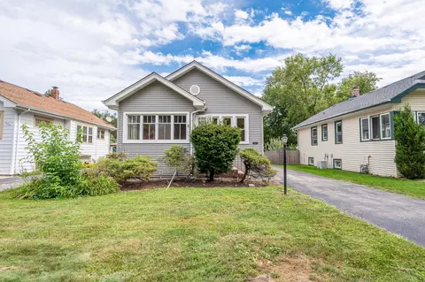 527 S Summit Ave, Villa Park, IL 60181