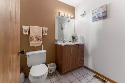 Bath - 17816 Tanglewood Ct, Hazel Crest, IL 60429 photo 1 of 3