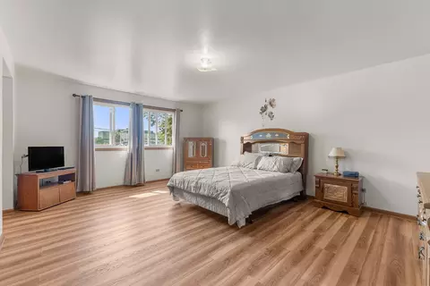 Bedroom - 17816 Tanglewood Ct, Hazel Crest, IL 60429 photo 3 of 5
