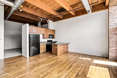 Kitchen - 1500 W Monroe St #411, Chicago, IL 60607 photo 1 of 4