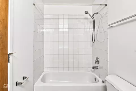 Bath - 1500 W Monroe St #411, Chicago, IL 60607 photo 2 of 2