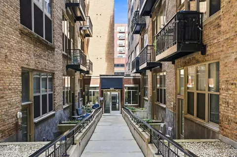 Exterior - 1500 W Monroe St #411, Chicago, IL 60607 photo 3 of 4