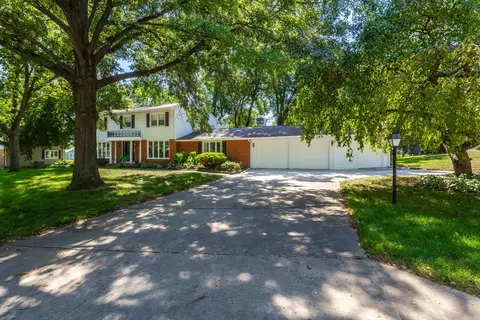 5079 Coachman Rd, Bettendorf, IA 52722