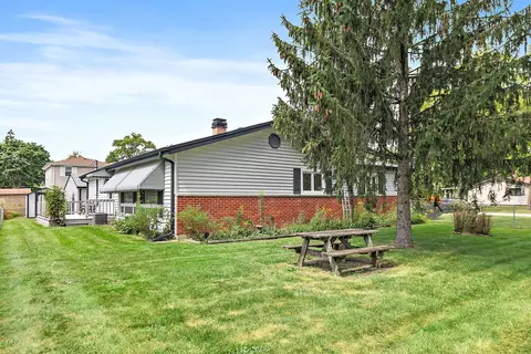Exterior - 435 Kingman Ln, Hoffman Estates, IL 60169 photo 4 of 13
