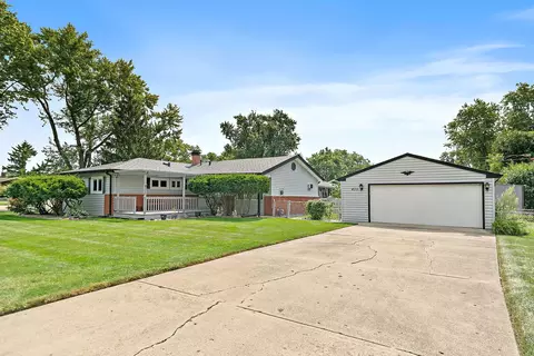 Exterior - 435 Kingman Ln, Hoffman Estates, IL 60169 photo 5 of 13