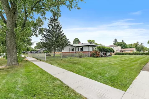 Exterior - 435 Kingman Ln, Hoffman Estates, IL 60169 photo 3 of 13