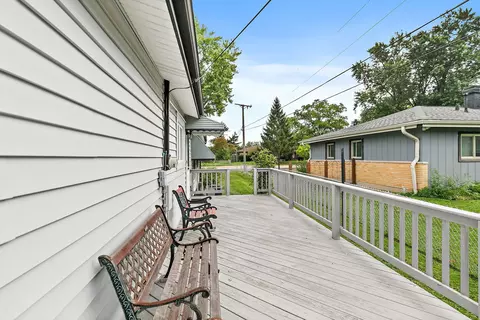Exterior - 435 Kingman Ln, Hoffman Estates, IL 60169 photo 10 of 13
