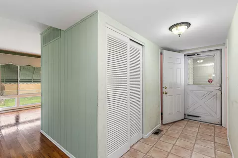 Entry Way - 435 Kingman Ln, Hoffman Estates, IL 60169 photo 1 of 1