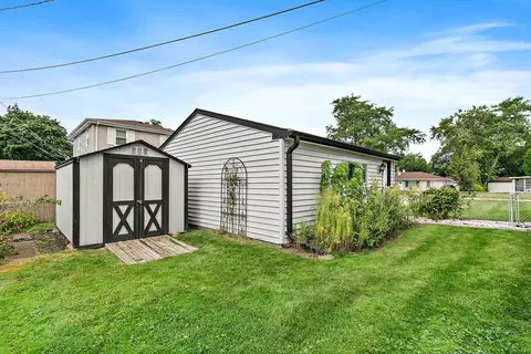 Exterior - 435 Kingman Ln, Hoffman Estates, IL 60169 photo 8 of 13