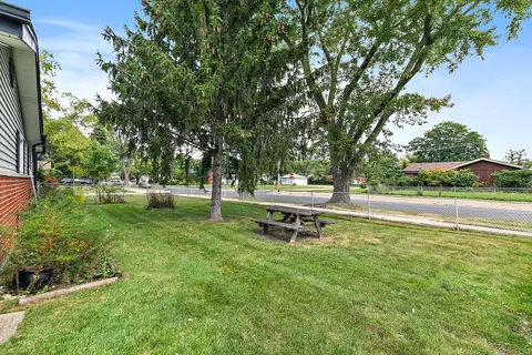 Exterior - 435 Kingman Ln, Hoffman Estates, IL 60169 photo 12 of 13