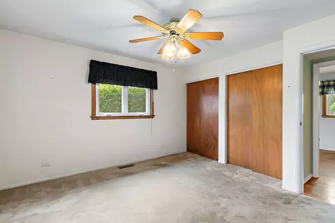 Bedroom - 435 Kingman Ln, Hoffman Estates, IL 60169 photo 1 of 4