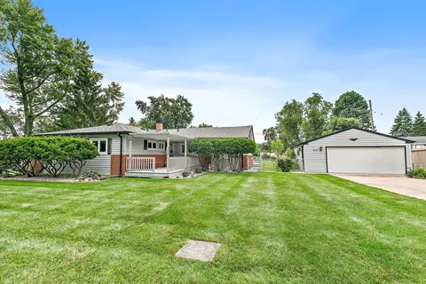 Exterior - 435 Kingman Ln, Hoffman Estates, IL 60169 photo 2 of 13