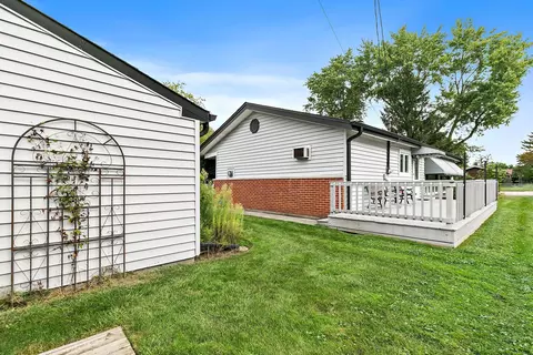 Exterior - 435 Kingman Ln, Hoffman Estates, IL 60169 photo 9 of 13