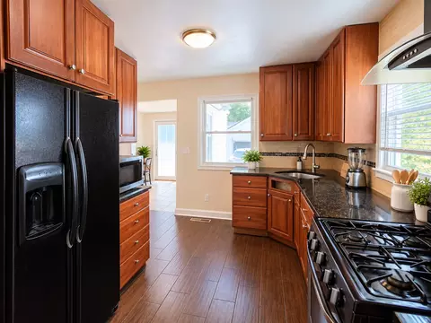 429 Ann St, Elgin, IL 60120 photo 2