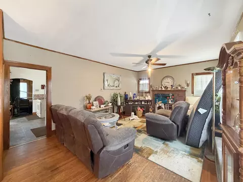 Living - 526 E Jefferson St, Freeport, IL 61032 photo 1 of 2