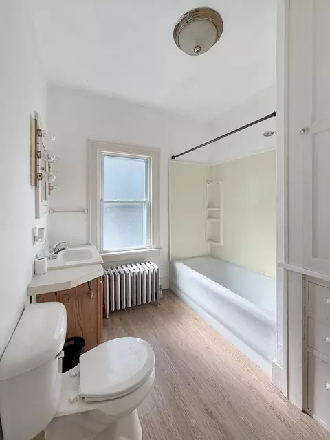 Bath - 526 E Jefferson St, Freeport, IL 61032 photo 3 of 3