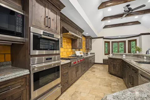 Kitchen - 1899 Hilltop Ln, Bannockburn, IL 60015 photo 2 of 3