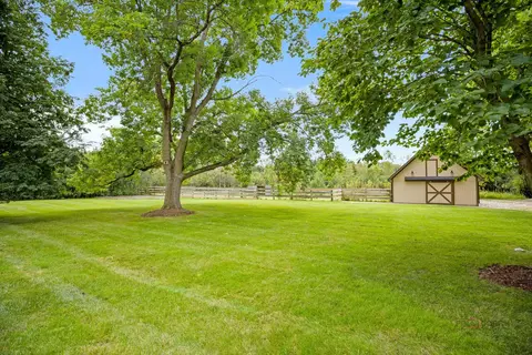 Exterior - 1899 Hilltop Ln, Bannockburn, IL 60015 photo 9 of 20